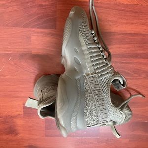 Sneakers good condition wear couple times